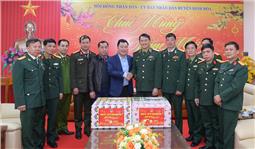 Chính ủy Quân khu thăm, chúc tết tại huyện Định Hóa (Thái Nguyên)